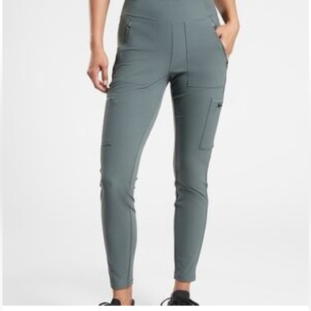 Athleta Headlands Hybrid Cargo Pants Tights Leggings Metropolis Gray size 16